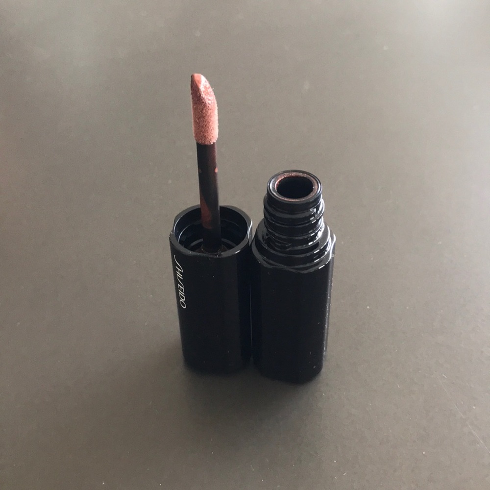 Brand new Shiseido Laquer rouge lipgloss